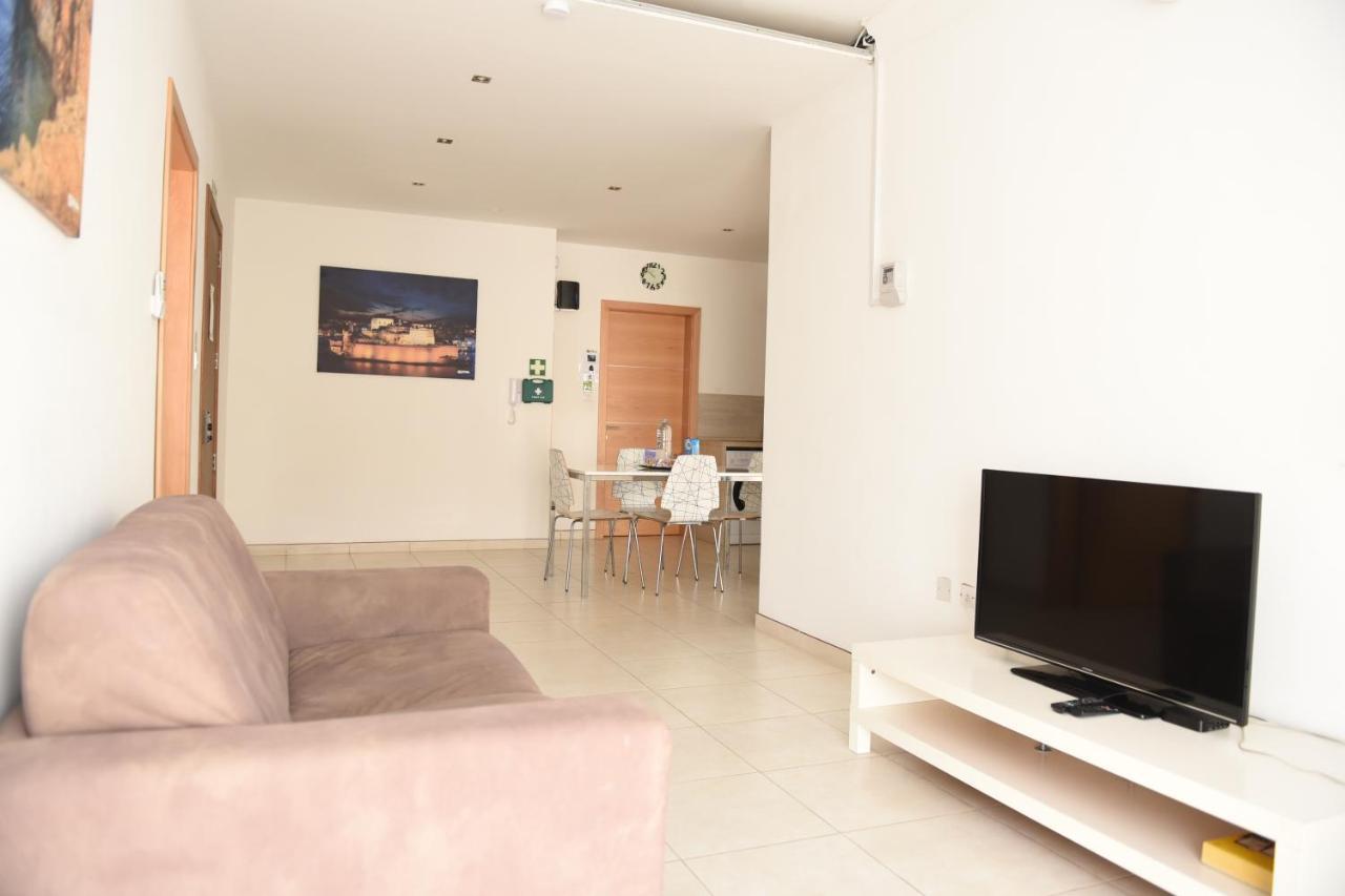Hortensia 2 Bedroom Apartment セント・ポールズ・ベイ エクステリア 写真