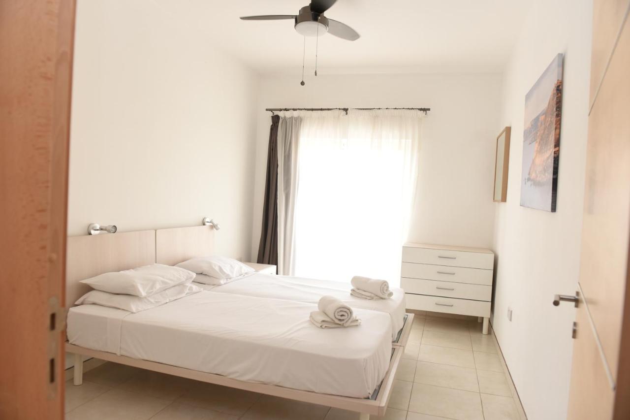Hortensia 2 Bedroom Apartment セント・ポールズ・ベイ エクステリア 写真