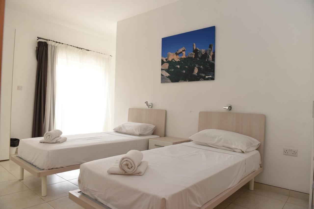 Hortensia 2 Bedroom Apartment セント・ポールズ・ベイ エクステリア 写真